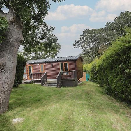 Birch Villa Суонидж Екстериор снимка