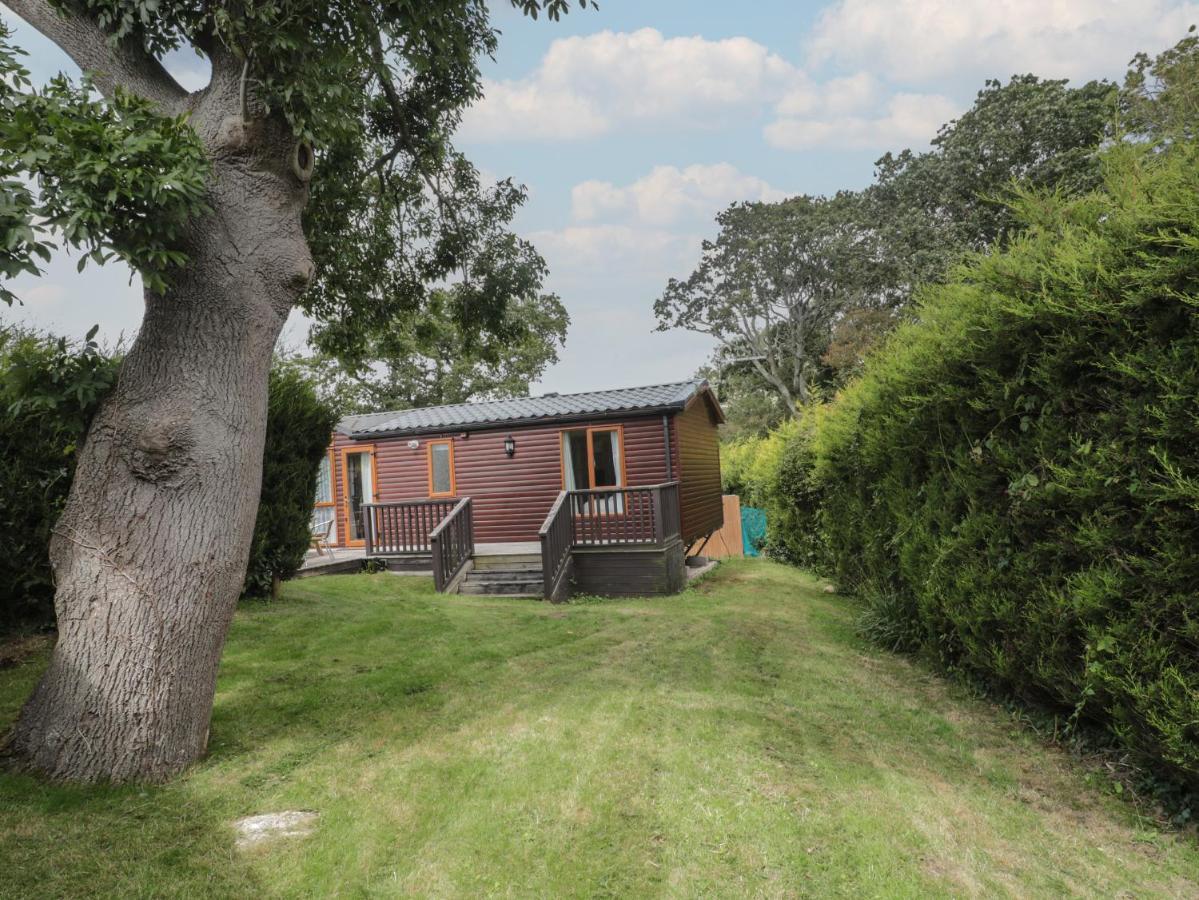 Birch Villa Суонидж Екстериор снимка