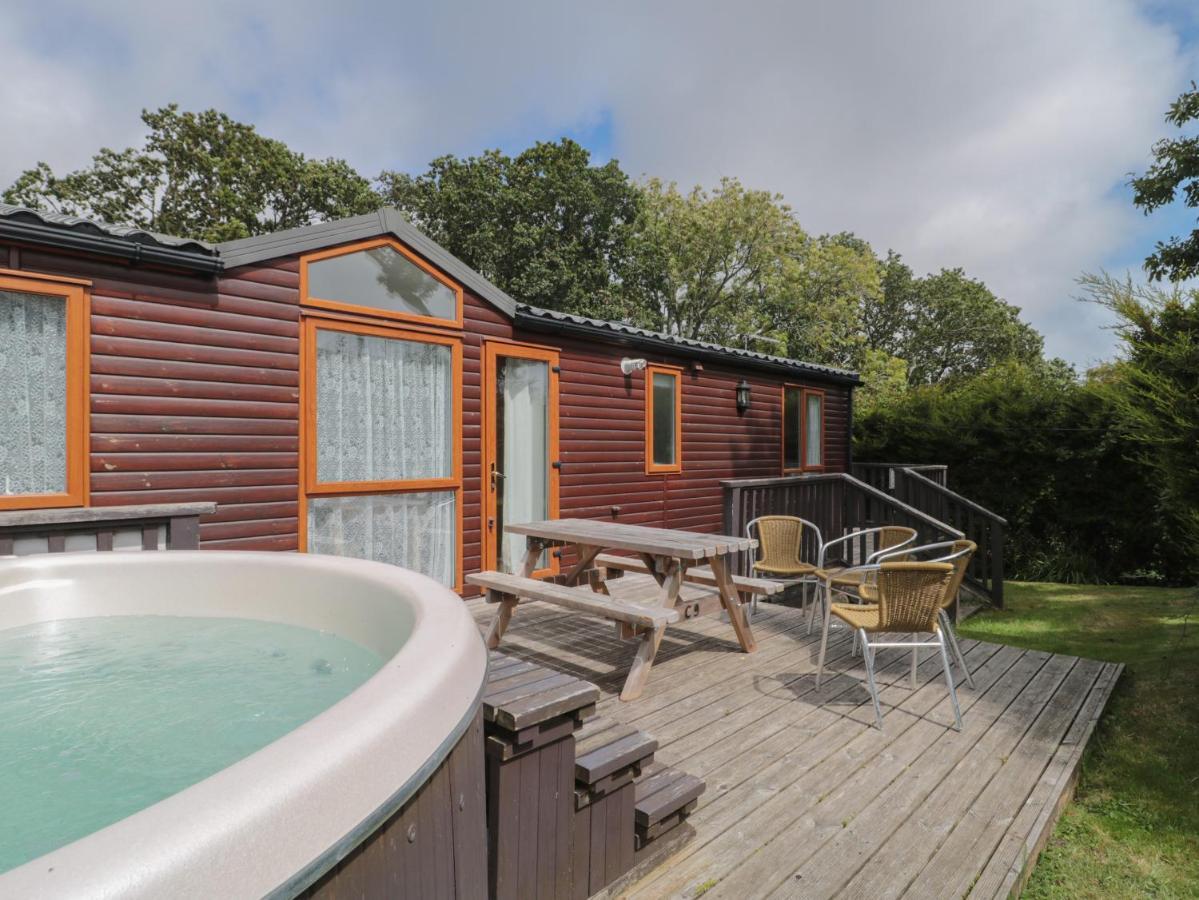 Birch Villa Суонидж Екстериор снимка