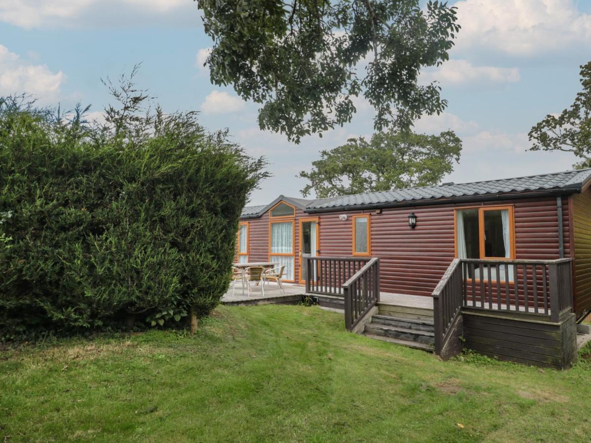 Birch Villa Суонидж Екстериор снимка