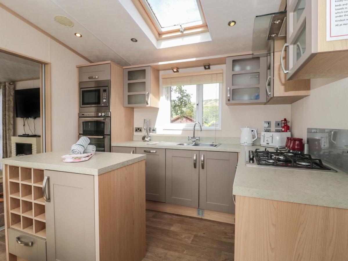 Birch Villa Суонидж Екстериор снимка