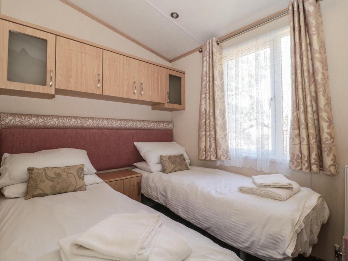 Birch Villa Суонидж Екстериор снимка